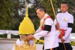 สมเด็จพระเจ้าอยู่หัวมหาวชิราลงกรณบดินทรเทพยวรางกูร! เสด็จพระราชดำเนิน(รัฐสภา) ทรงวางพุ่มดอกไม้ทรงจุดธูปเทียนเครื่องราชสักการะถวายบังคมฯสมเด็จพระปกเกล้าเจ้าอยู่หัวเนื่องใน(วันที่10ธ.ค.เป็นวันรัฐธรรมนูญแห่งราชอาณาจักรไทย)