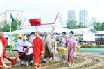 ท่าน(ดร. ธีรภัทร ประยูรสิทธิ )ปลัดฯประกอบพระราชพิธีพืชมงคลจรดพระนังคัลแรกนาขวัญ เป็นพระราชพิธี 2 พิธีรวมกัน คือ พระราชพิธีพืชมงคล พระราชพิธีจรดพระนังคัลแรกนาขวัญ (วันไถหว่าน) ประจำปี 2560 ณ. มณฑลพิธีท้องสนามหลวง