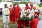 ท่าน(ดร. ธีรภัทร ประยูรสิทธิ )ปลัดฯประกอบพระราชพิธีพืชมงคลจรดพระนังคัลแรกนาขวัญ เป็นพระราชพิธี 2 พิธีรวมกัน คือ พระราชพิธีพืชมงคล พระราชพิธีจรดพระนังคัลแรกนาขวัญ (วันไถหว่าน) ประจำปี 2560 ณ. มณฑลพิธีท้องสนามหลวง