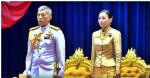 พระบาทสมเด็จพระวชิรเกล้าเจ้าอยู่หัว และสมเด็จพระนางเจ้าสุทิดาฯ พระบรมราชินี เสด็จพระราชดำเนินทรงเปิดประชุมรัฐสภา   ณ ห้องประชุมวิเทศสโมสร กระทรวงการต่างประเทศ กรุงเทพฯนายสรศักดิ์ เพียรเวช เลขาธิการสภาผู้แทนราษฎร นายนัฐ ผาสุก เลขาธิการวุฒิสภาเฝ้ารับเสด็จดั