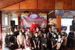 ท่าน วราดิศร อ่อนนุช รองผู้ว่าราชการจังหวัดเชียงราย ประธานในพิธีทอด  “ผ้าป่าสามัคคีชมรมสื่อออนไลน์ เพื่อช่วยเหลือน้องที่ขาดแคลน” ให้ท่าน จักรภัทร  แสนภูธร ประธานชมรมสื่อออนไลน์ เพื่อช่วยเหลือน้องที่ขาดแคลน  ตามวัตถุชมรมฯไปแล้ว ตามข่าว