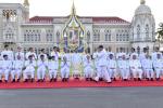 ครม.ประยุทธ์ 2! โปรดเกล้าแล้ว ตั้งสัตย์ปฎิญานตนต่อหน้าพระภักดิ์ พระบาทสมเด็จพระเจ้าอยู่หัว มหาราชา ท่าน พลเอก ประยุทธ์ จันทร์โอชา นายกรัฐมนตรี ย้ำคณะรัฐมนตรีปฏิบัติหน้าที่ให้ดีที่สุด คำนึงถึงประโยชน์ของประเทศชาติและประชาชนเป็นสำคัญ